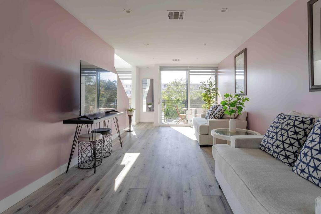 Stunning Hollywood Townhouse With Sunny Views Villa Лос Анджелис Екстериор снимка