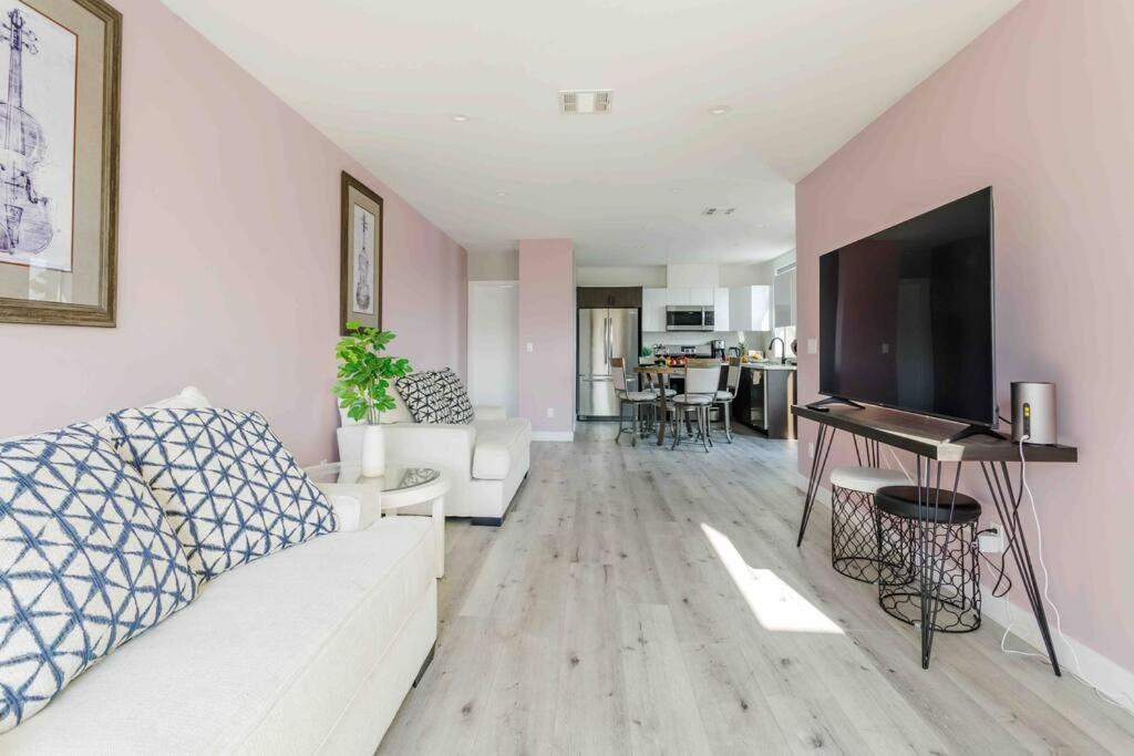 Stunning Hollywood Townhouse With Sunny Views Villa Лос Анджелис Екстериор снимка