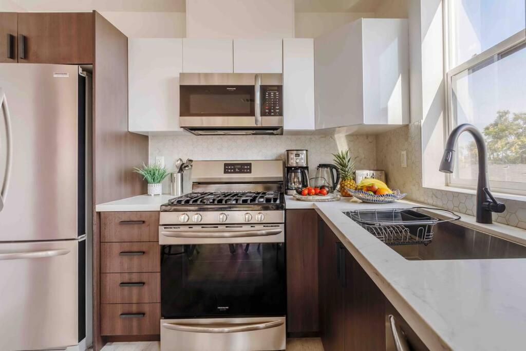 Stunning Hollywood Townhouse With Sunny Views Villa Лос Анджелис Екстериор снимка