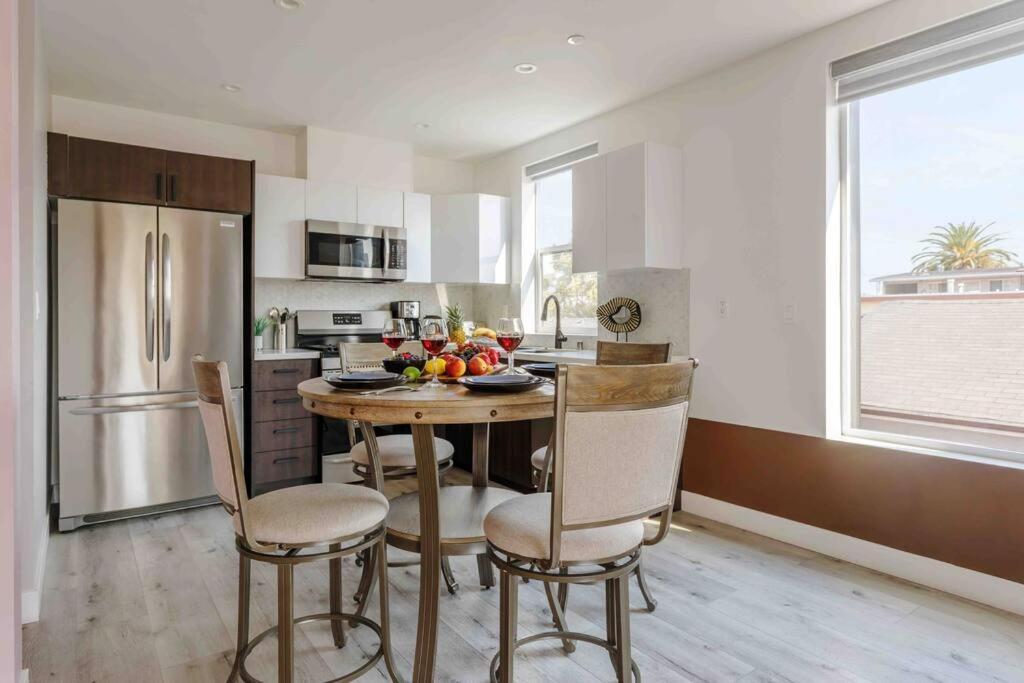 Stunning Hollywood Townhouse With Sunny Views Villa Лос Анджелис Екстериор снимка