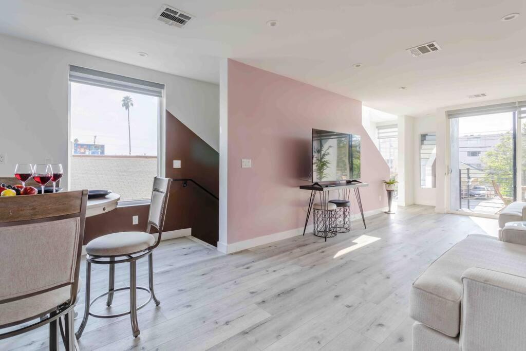 Stunning Hollywood Townhouse With Sunny Views Villa Лос Анджелис Екстериор снимка