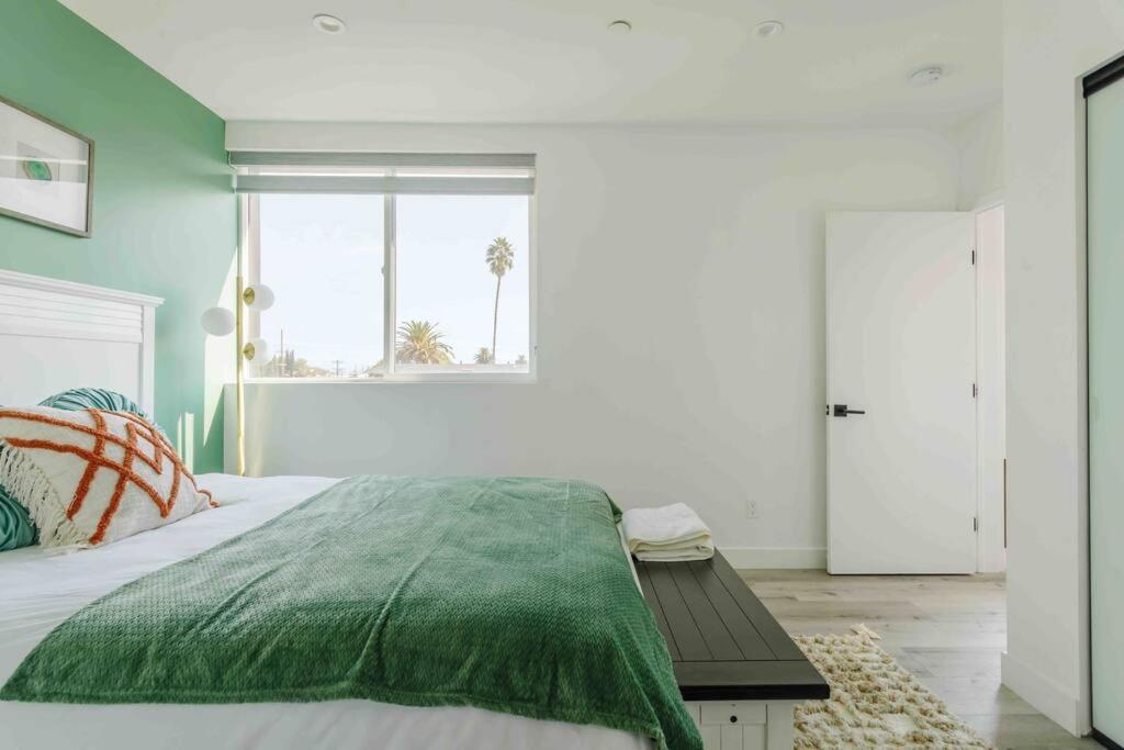 Stunning Hollywood Townhouse With Sunny Views Villa Лос Анджелис Екстериор снимка