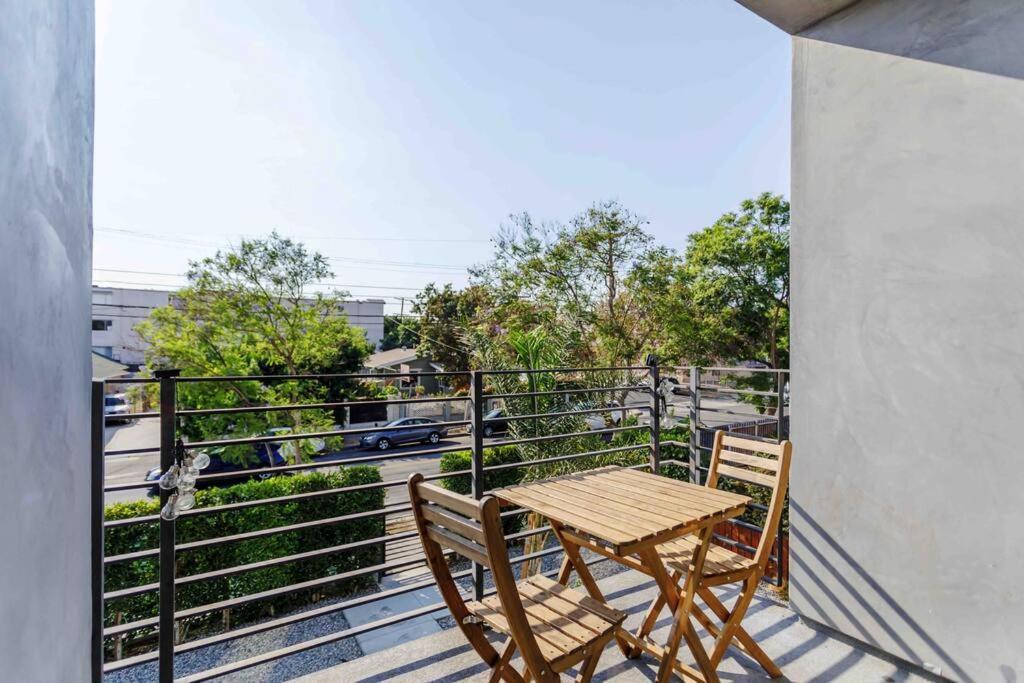 Stunning Hollywood Townhouse With Sunny Views Villa Лос Анджелис Екстериор снимка